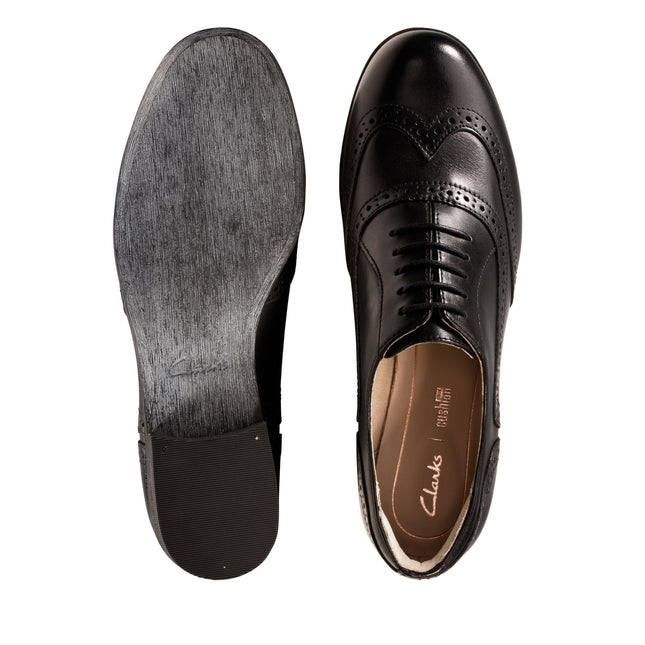 Clarks Women’s Hamble Oak Black Leather Brogues – Classic Lace-Up Brogues with Cushioned Footbed & Low Heel for Everyday Wea