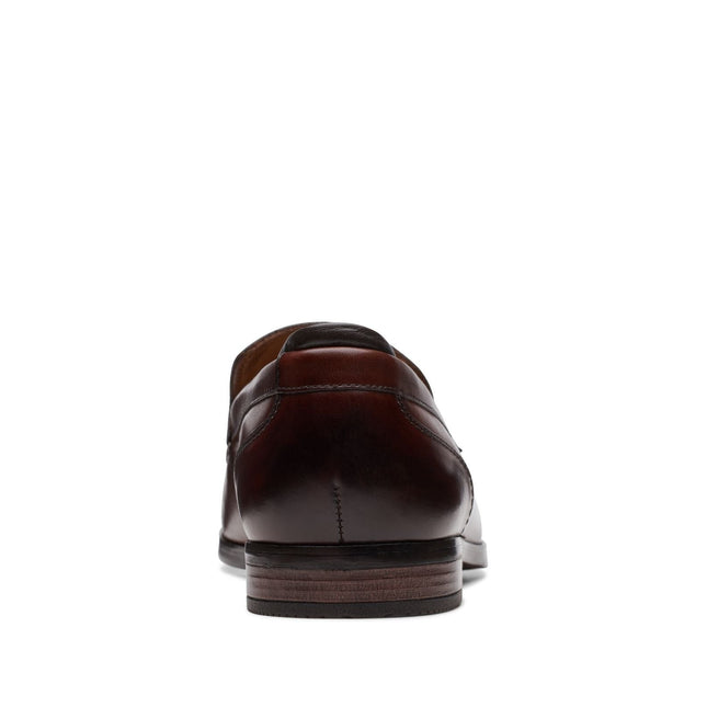 Clarks Men’s Bradish Ease Tan Leather Slip-On Shoes – Easy-Entry Comfort Leather Shoes with Cushioned Footbed & Versatile Style