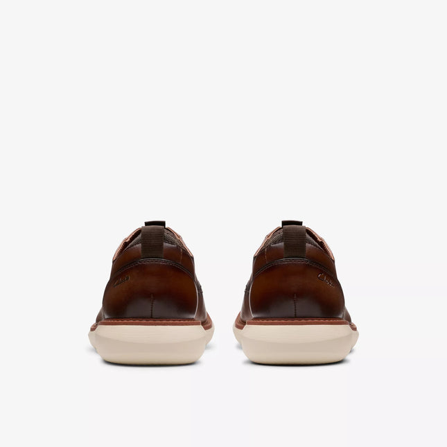 Clarks Men’s Brantin Plain Dark Tan Leather Casual Shoes – Slip-On Everyday Leather Shoes with Comfortable Footbed & Versatile Style