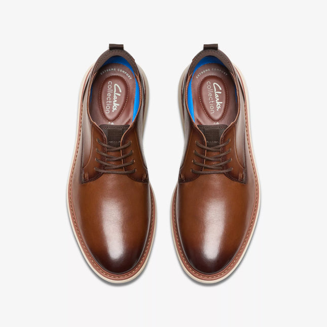Clarks Men’s Brantin Plain Dark Tan Leather Casual Shoes – Slip-On Everyday Leather Shoes with Comfortable Footbed & Versatile Style